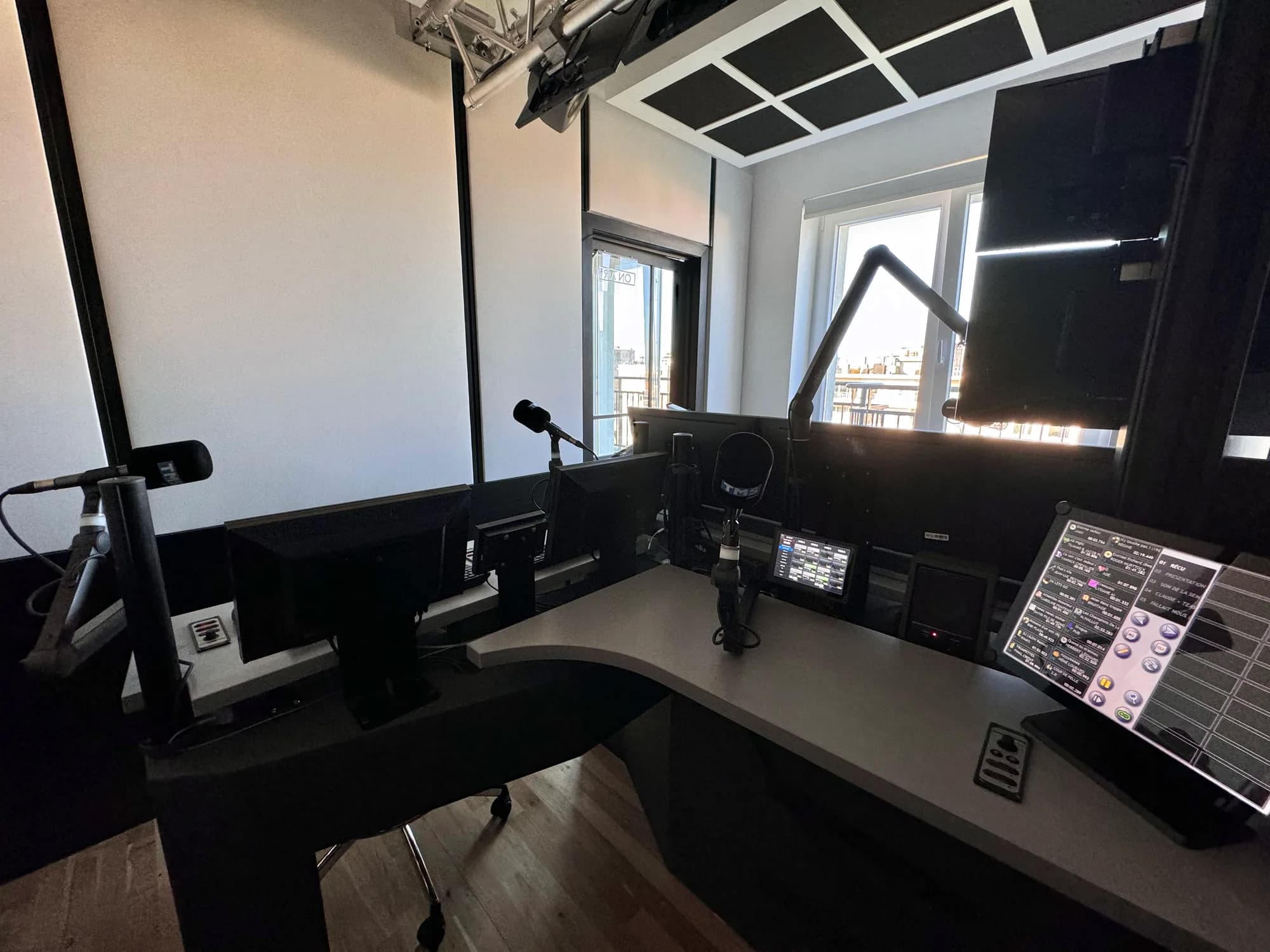 Console de mixage professionnelle du studio