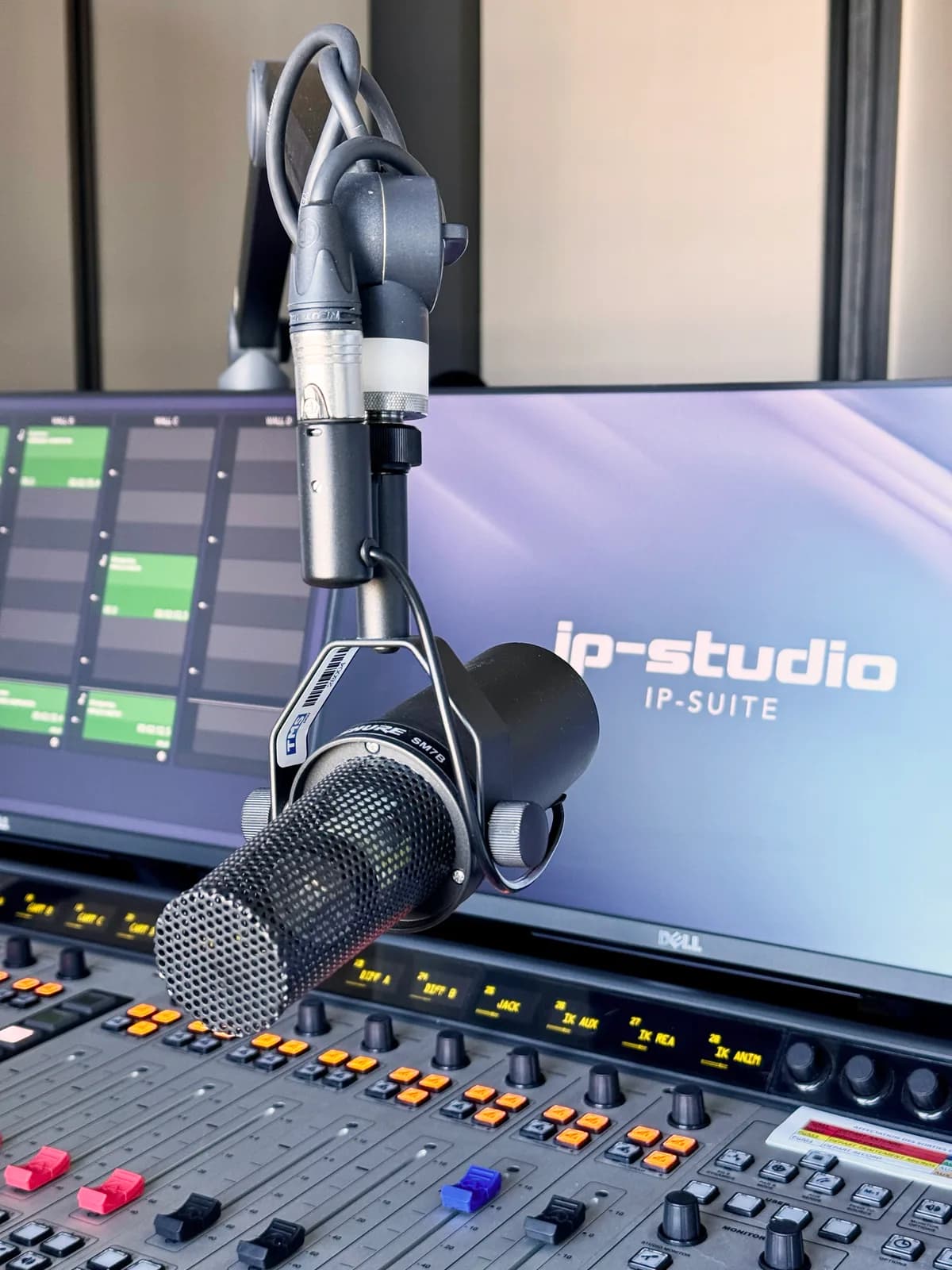 Poste micro dans le studio Reyers
